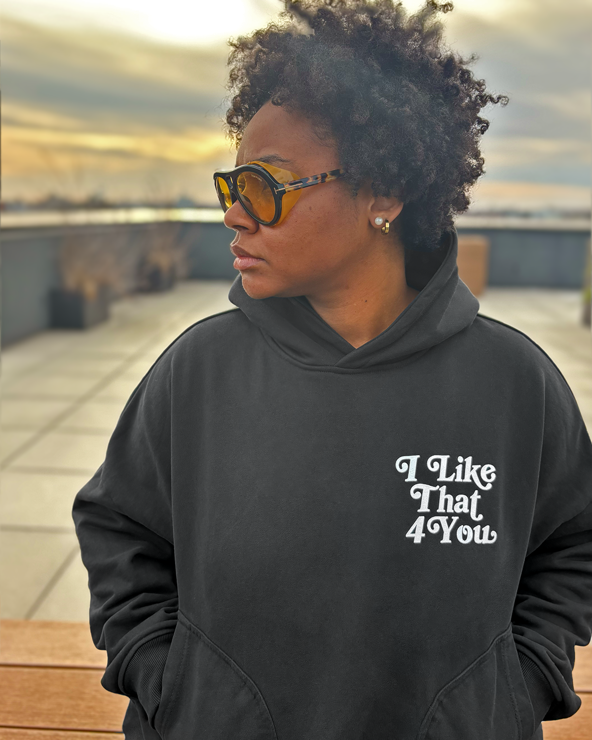 MITTEN POCKET CROPPED HOODIE