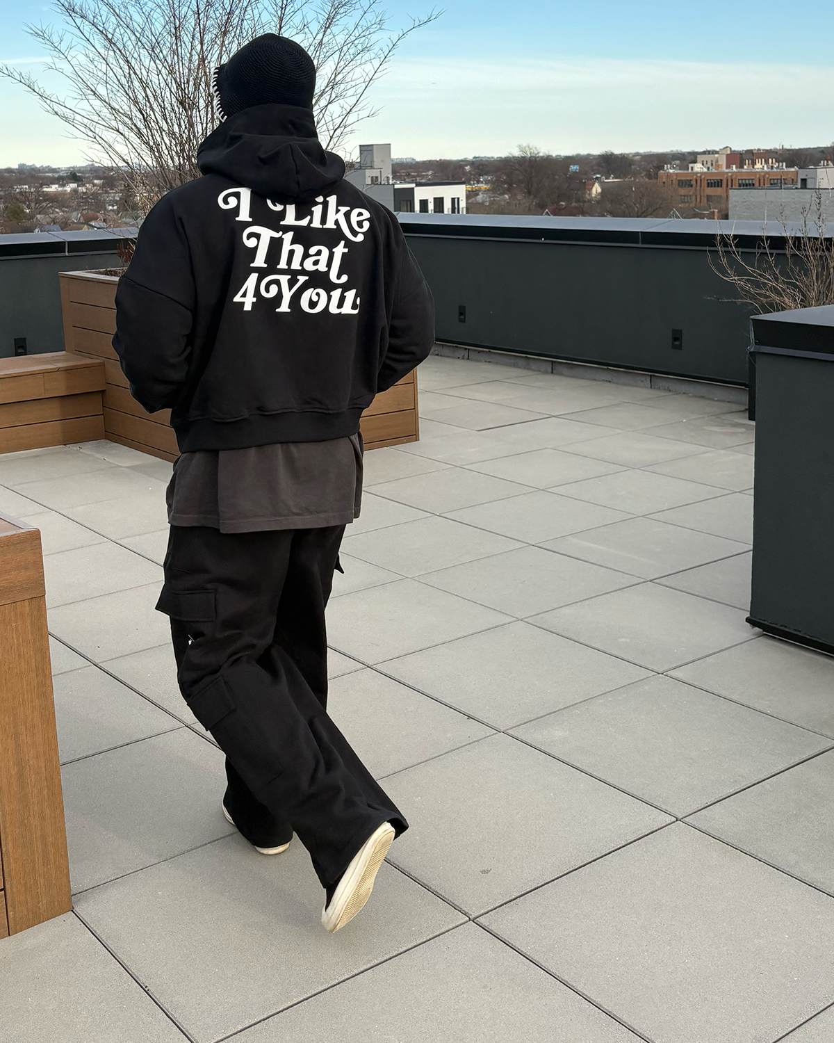MITTEN POCKET CROPPED HOODIE